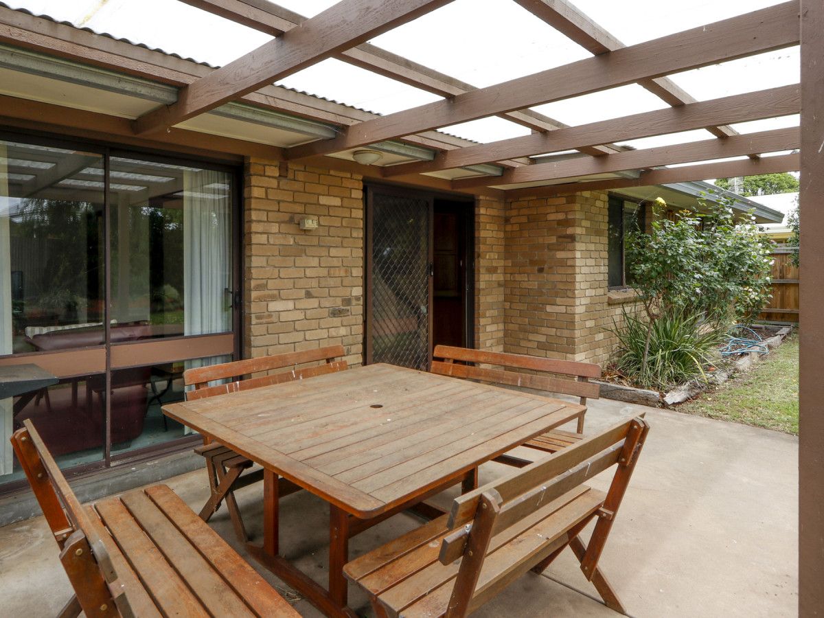 7 Canopus Court, Sale VIC 3850, Image 2