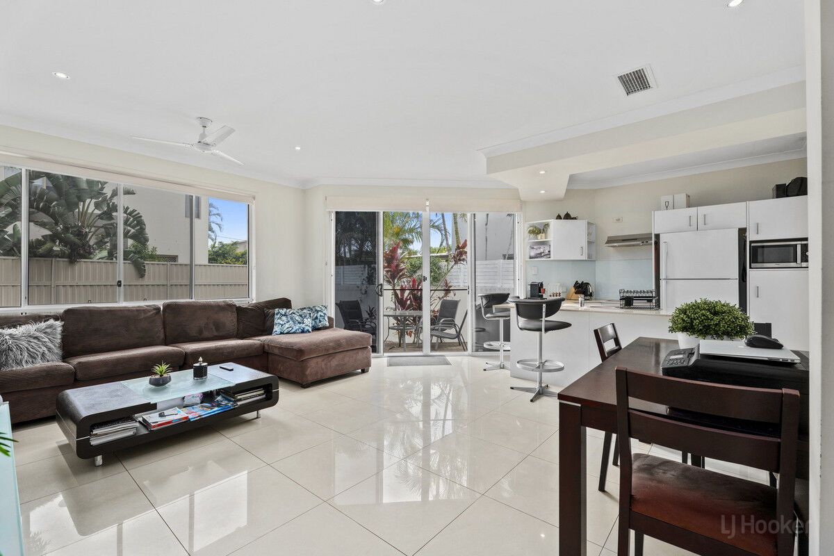 2/30 Ocean Street, Runaway Bay QLD 4216, Image 2