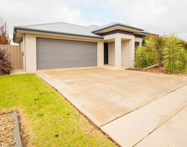 111 Strickland Drive, Boorooma NSW 2650