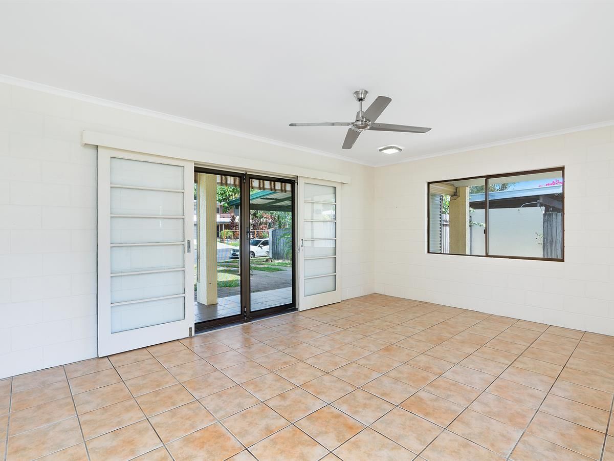 32 Oak Street, Holloways Beach QLD 4878, Image 1