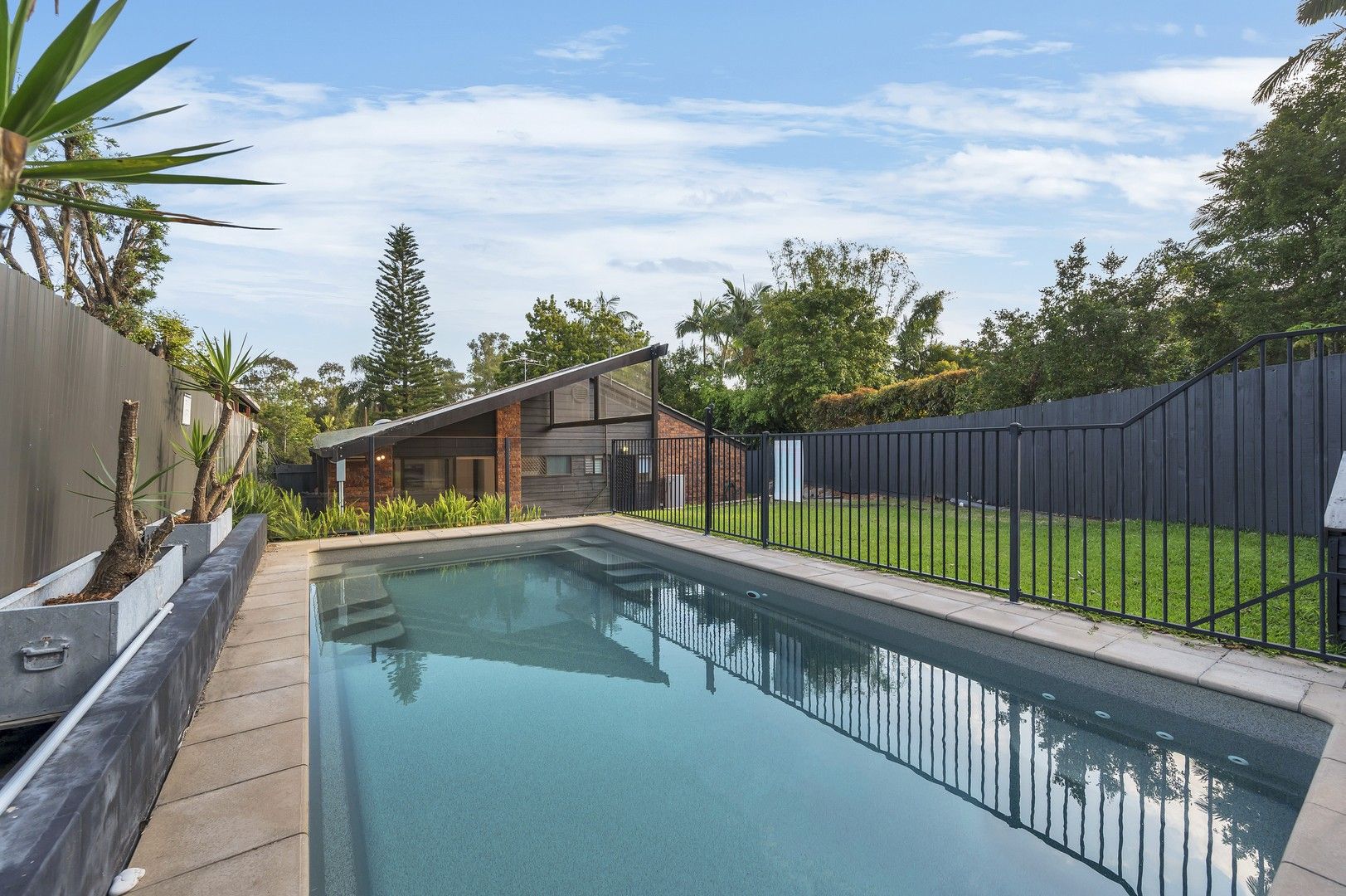 4 bedrooms House in 4 Worsley Street THE GAP QLD, 4061