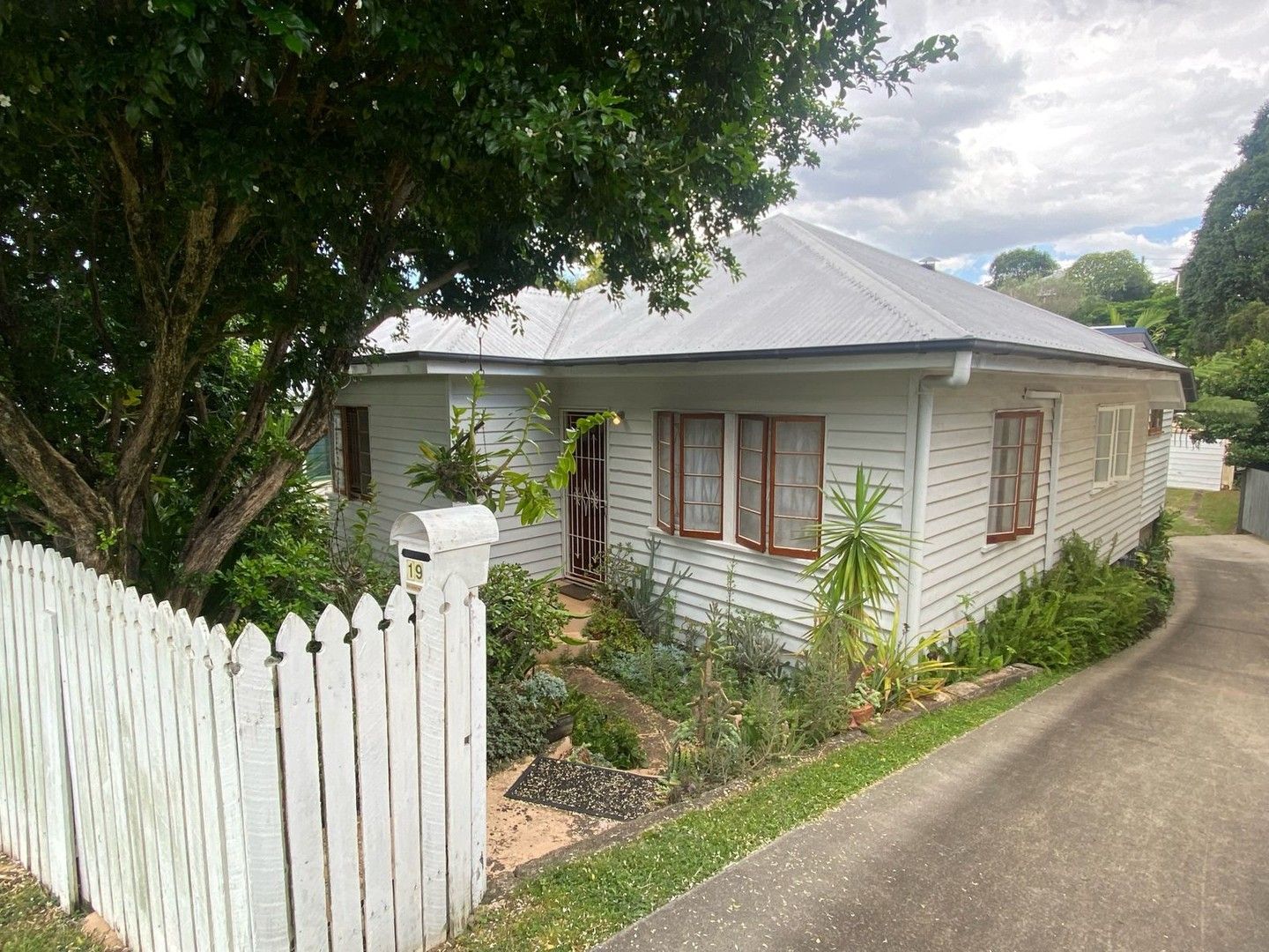 3 bedrooms House in 19 Susan Street RED HILL QLD, 4059