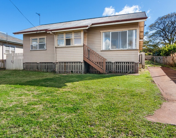 17 Ford Street, Rockville QLD 4350