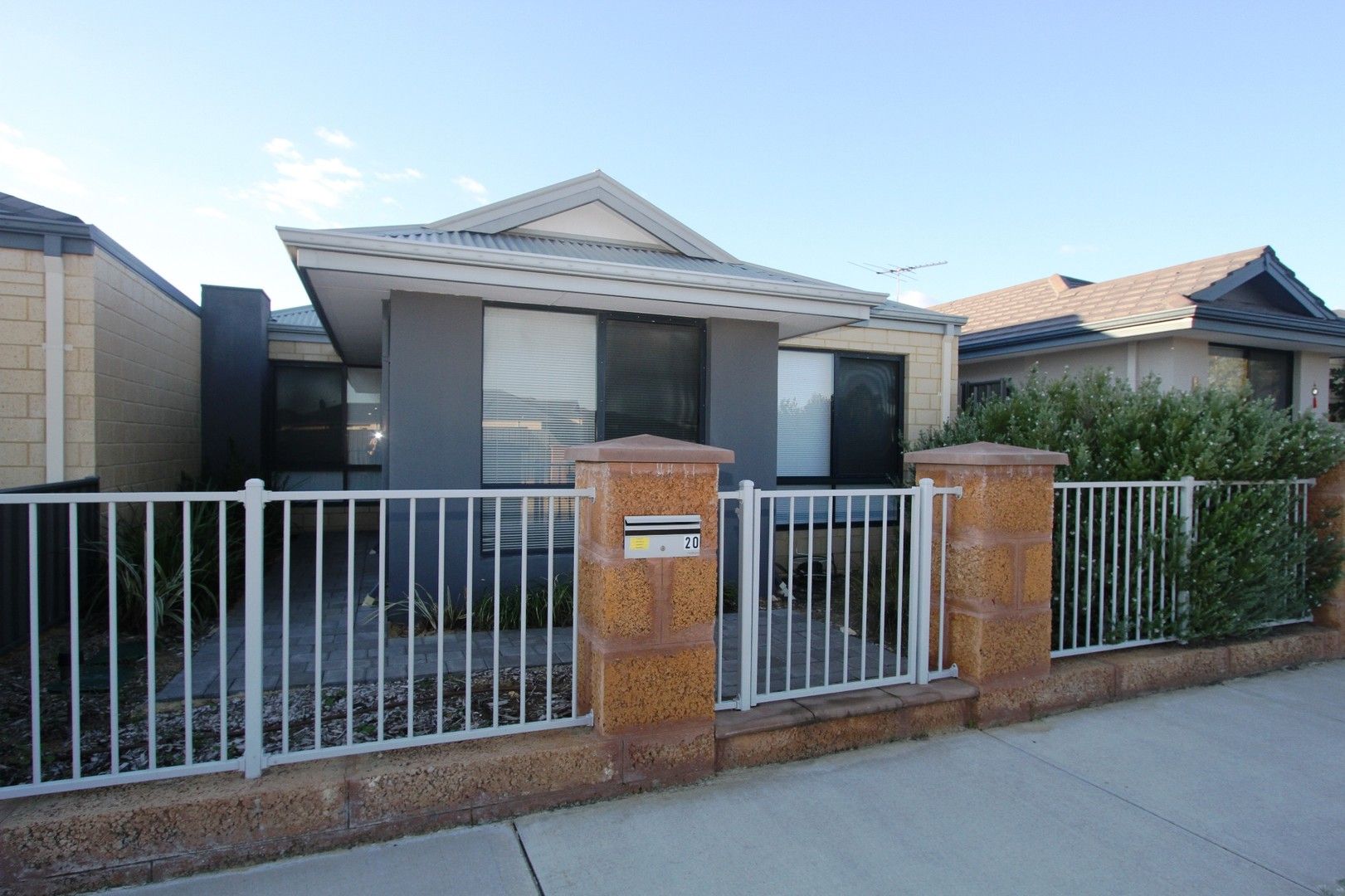 3 bedrooms House in 20 Protea Way BANKSIA GROVE WA, 6031