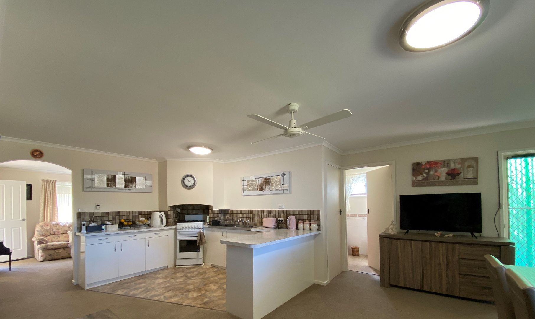 27 Hayes Street, Henty NSW 2658, Image 2