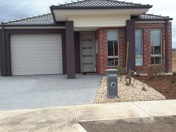 18 Rochester Grove, Truganina VIC 3029