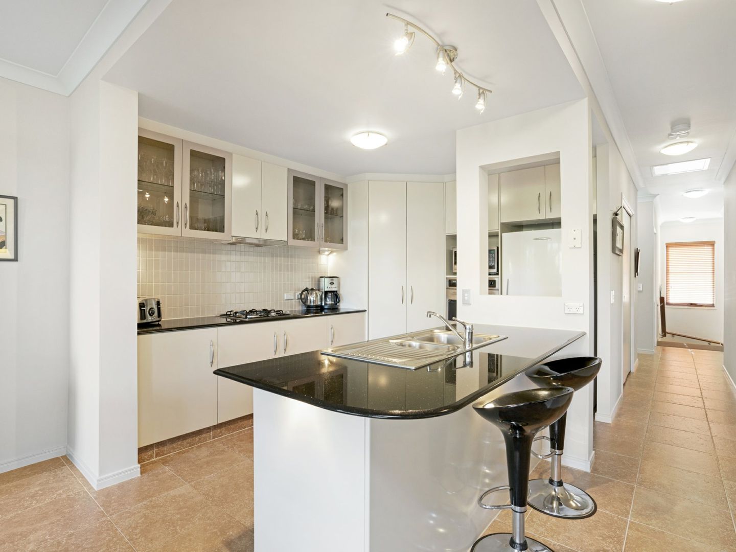 1065/1 The Cove Crescent, Carrara QLD 4211, Image 2