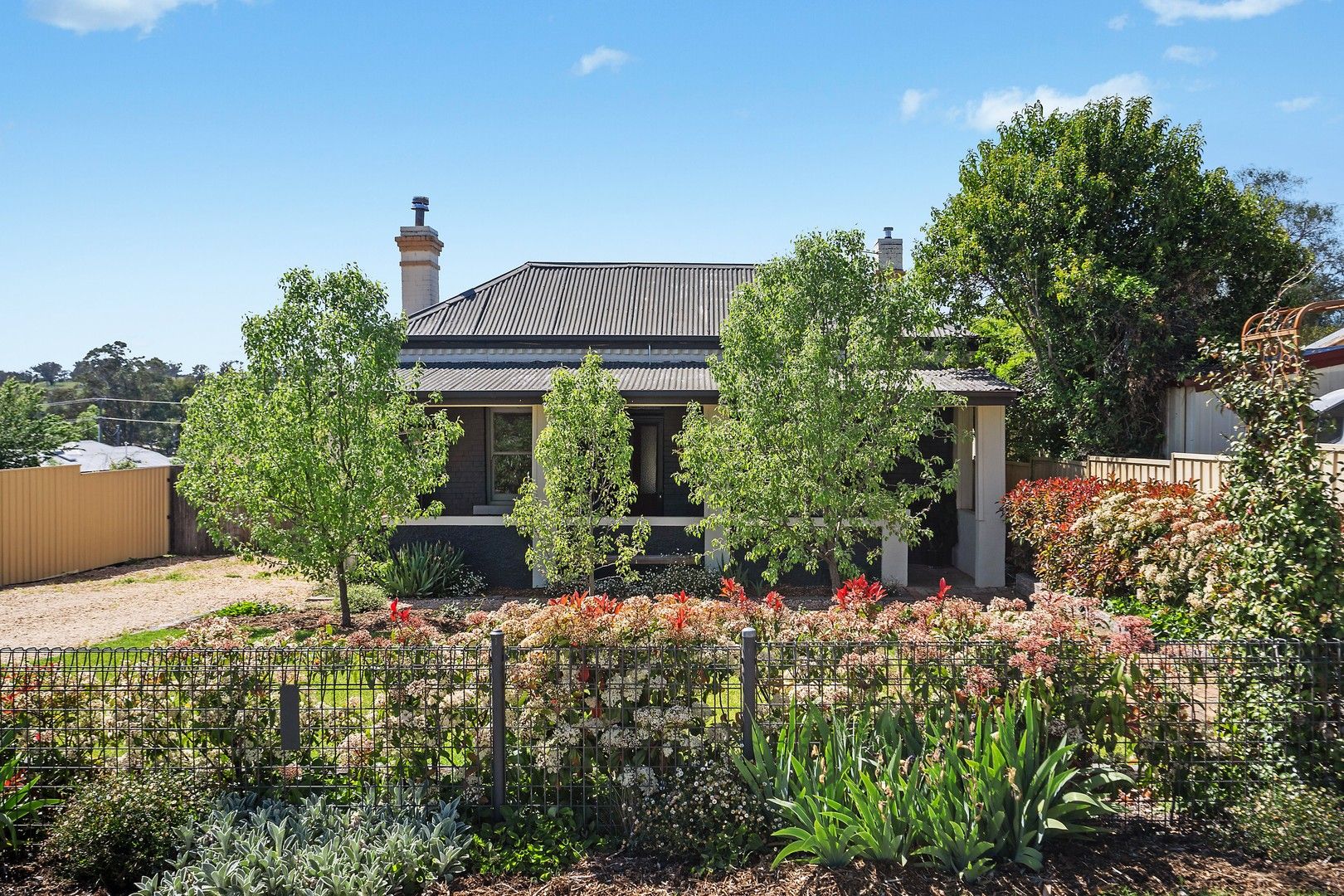 3 bedrooms House in 10 Shields Lane MOLONG NSW, 2866