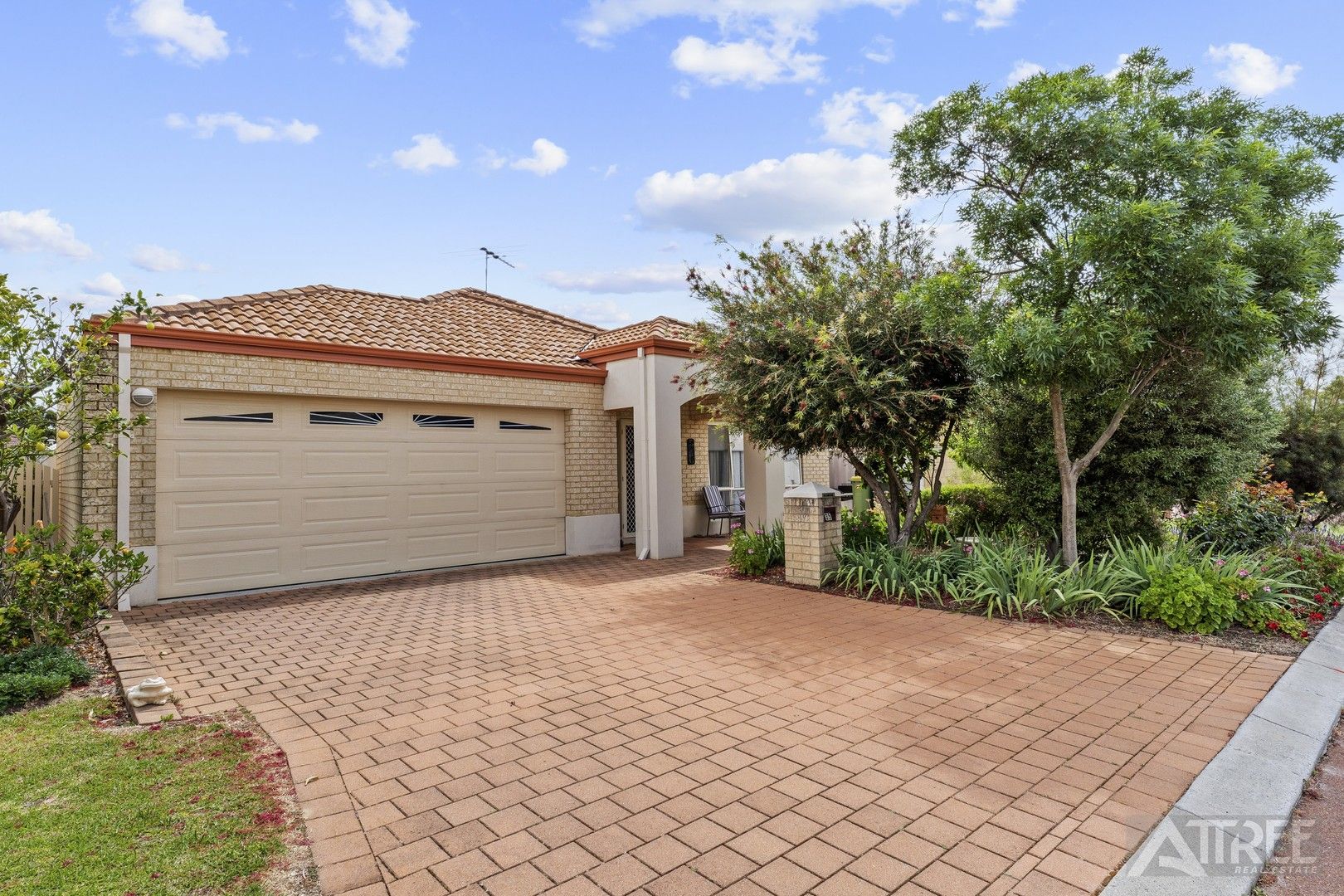 4 bedrooms House in 35 Carlton Loop CANNING VALE WA, 6155