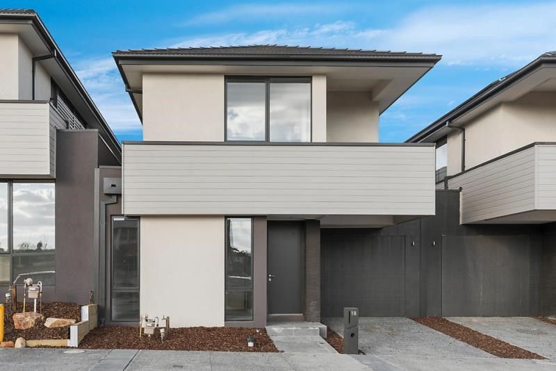 4 bedrooms House in 18 Latrobe Avenue ALPHINGTON VIC, 3078