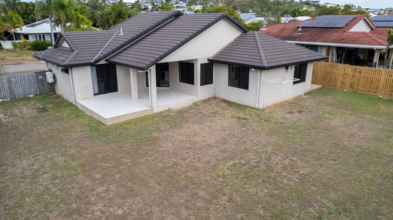 27 Donostia Crescent, Bushland Beach QLD 4818, Image 2