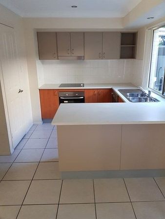 3 bedrooms Townhouse in 103 439 Elizabeth Avenue, KIPPA-RING QLD 4021 KIPPA-RING QLD, 4021