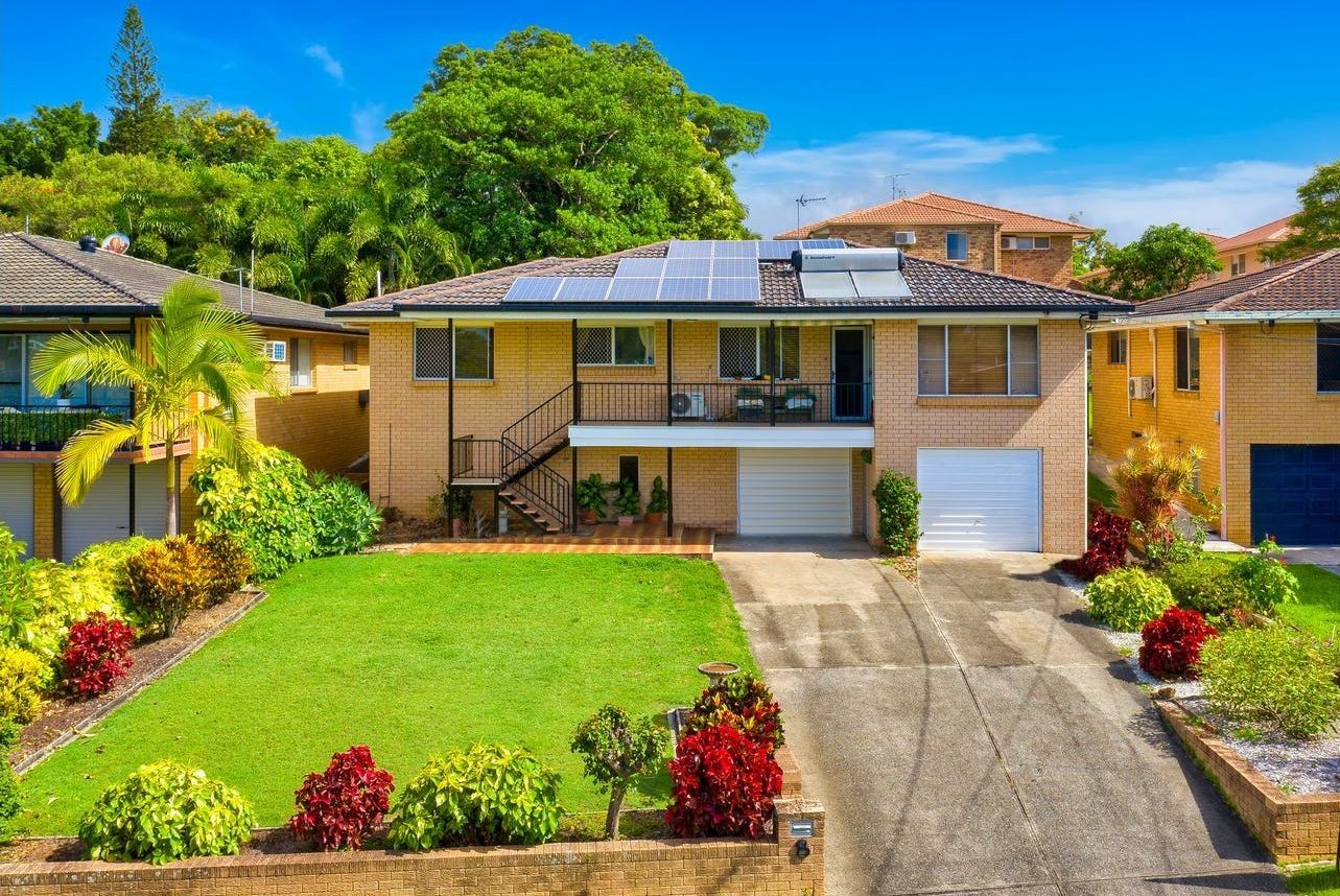 4 bedrooms House in 8 Penrock Parade LABRADOR QLD, 4215