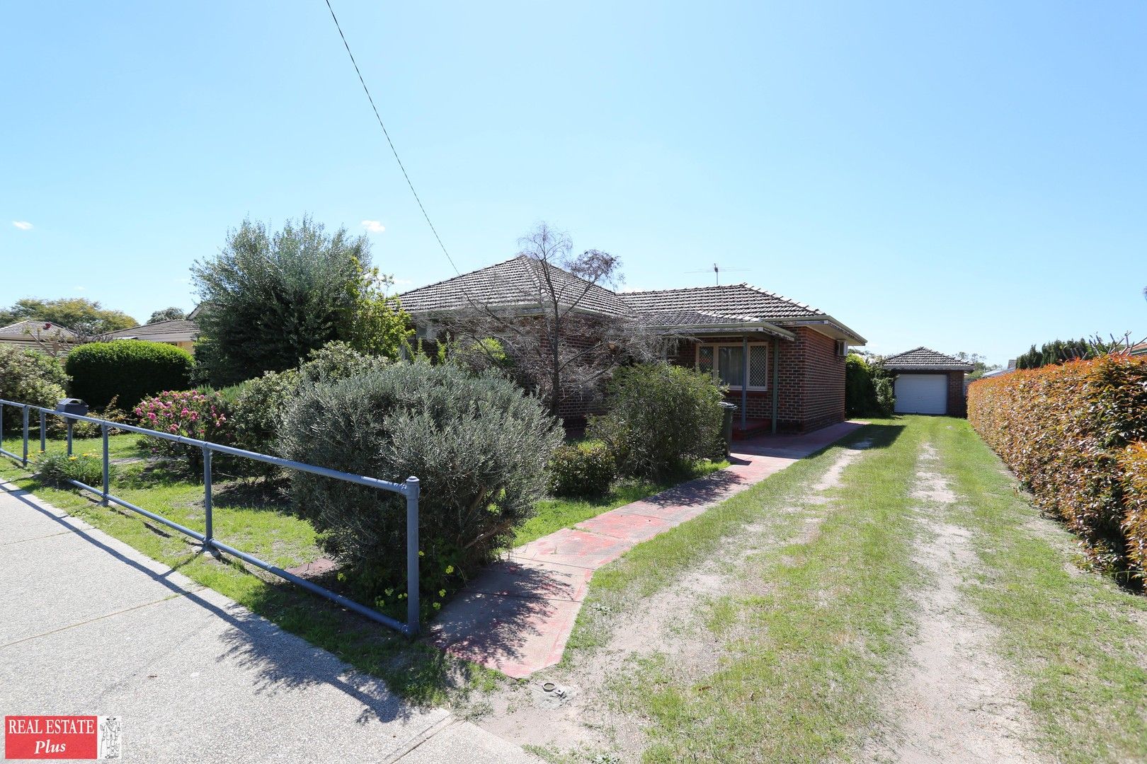 4 bedrooms House in 8 Eric Street MIDLAND WA, 6056