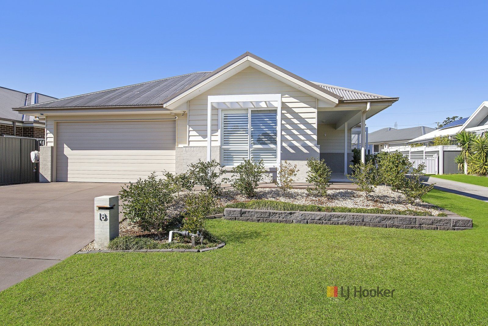 4 bedrooms House in 18 Minorca Circuit HAMLYN TERRACE NSW, 2259