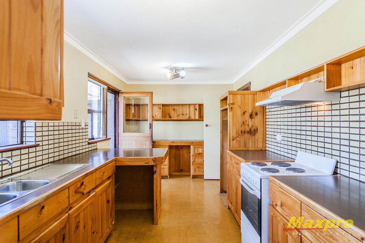 8 Pembury Crescent, Ferndale WA 6148, Image 2