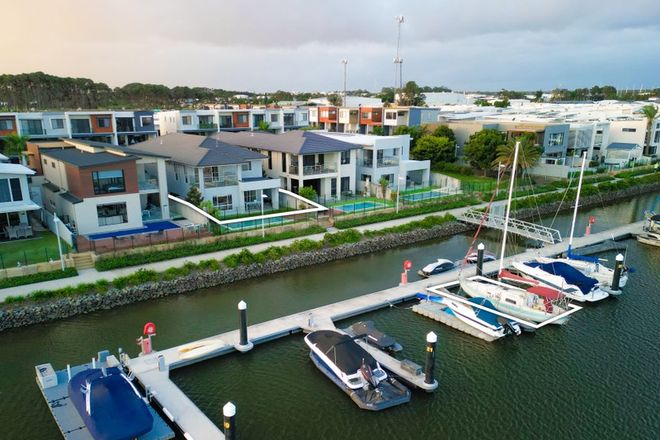 Picture of 21 Park Cove Boulevard, HOPE ISLAND QLD 4212