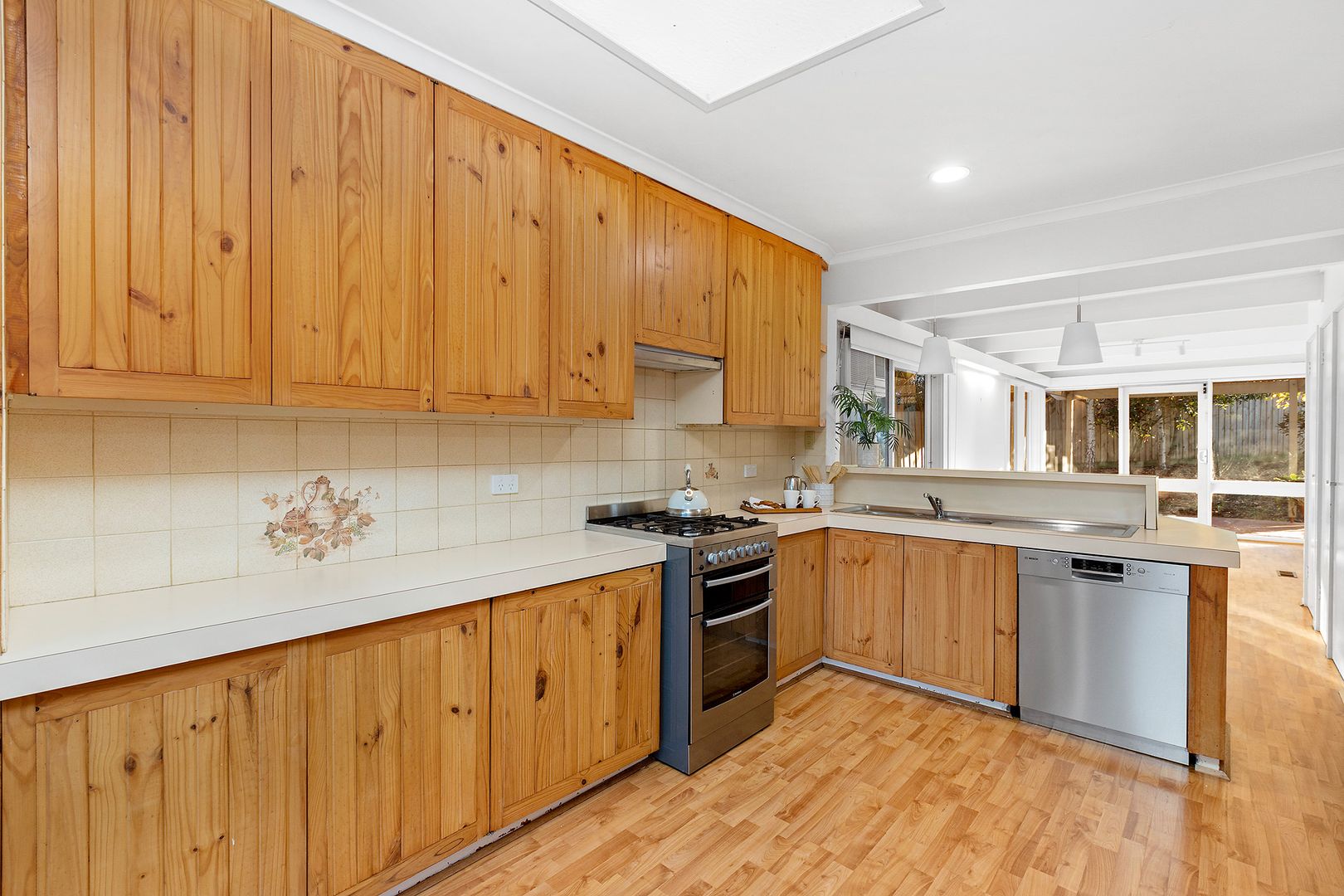 53 Woolston Drive, Frankston South VIC 3199 House For Rent 600