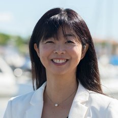 Yoko Usami, Sales representative