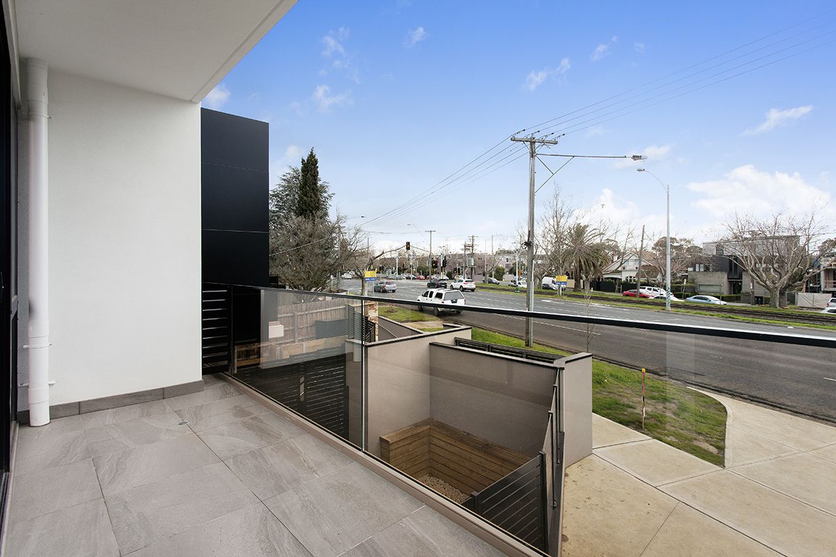 2 bedrooms Apartment / Unit / Flat in 101/460 Dandenong Road CAULFIELD NORTH VIC, 3161