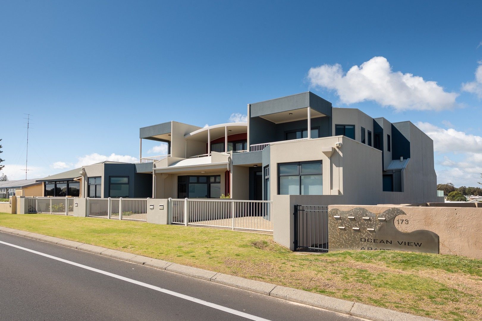 4 bedrooms Apartment / Unit / Flat in 171C Ocean Drive SOUTH BUNBURY WA, 6230