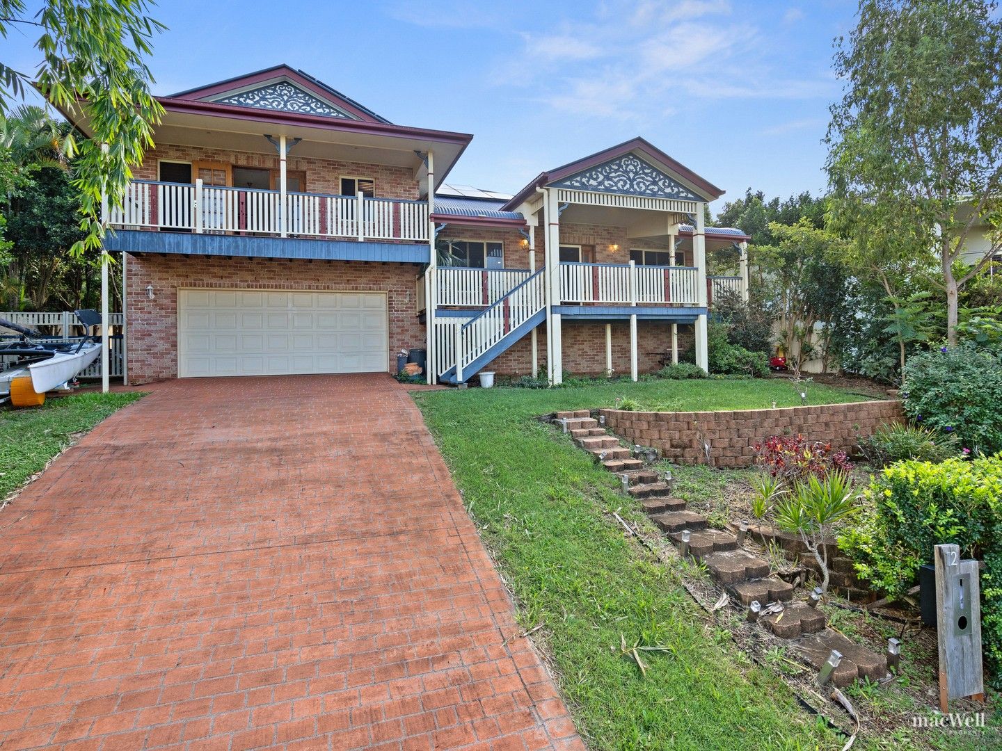5 bedrooms House in 12 Irwin Place REDLAND BAY QLD, 4165