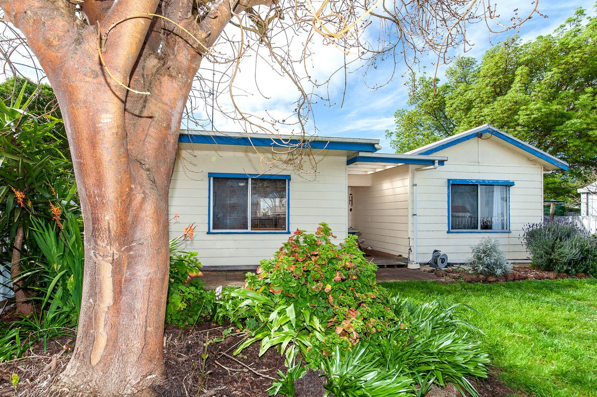 2 Walls Crescent, Hamilton VIC 3300, Image 0