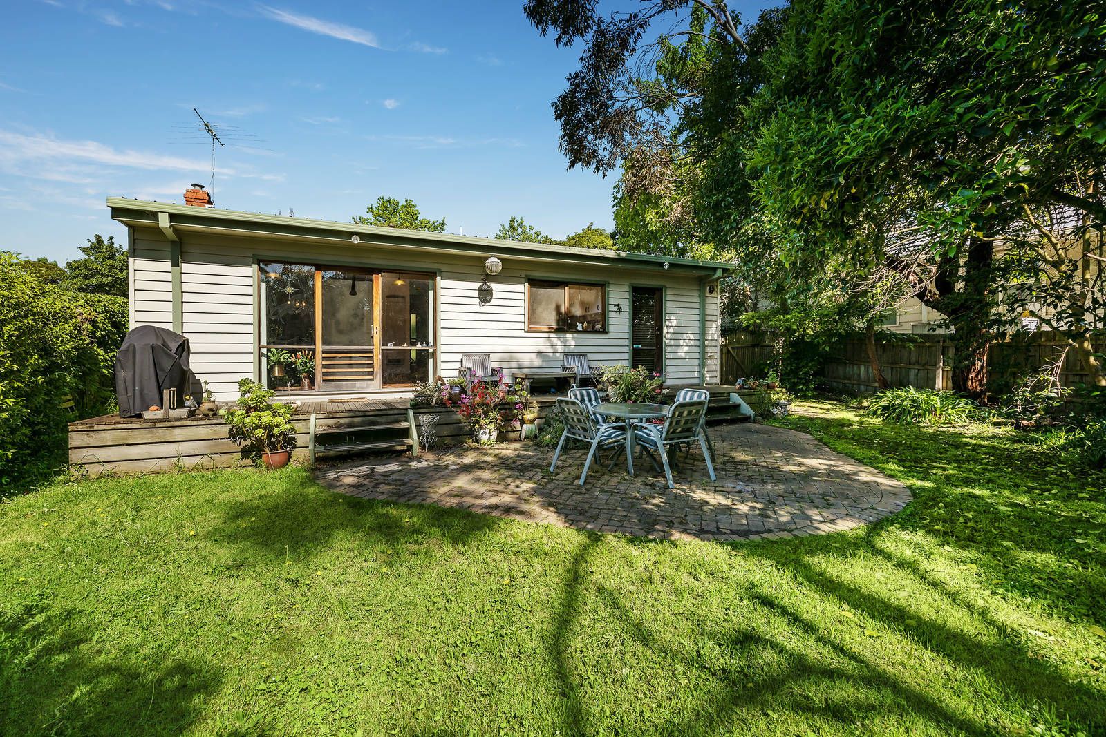 27 Kitchener Street, Box Hill South VIC 3128, Image 2