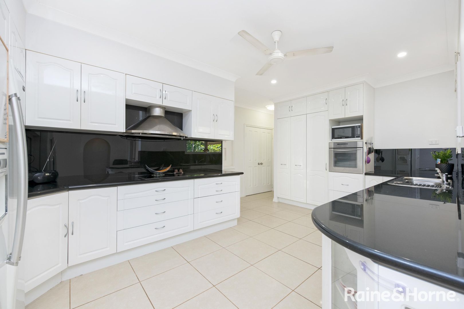 17 Kurrajong Court, Bushland Beach QLD 4818, Image 1