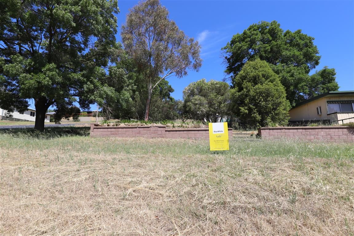 62 Clarke Street, Tumut NSW 2720, Image 2