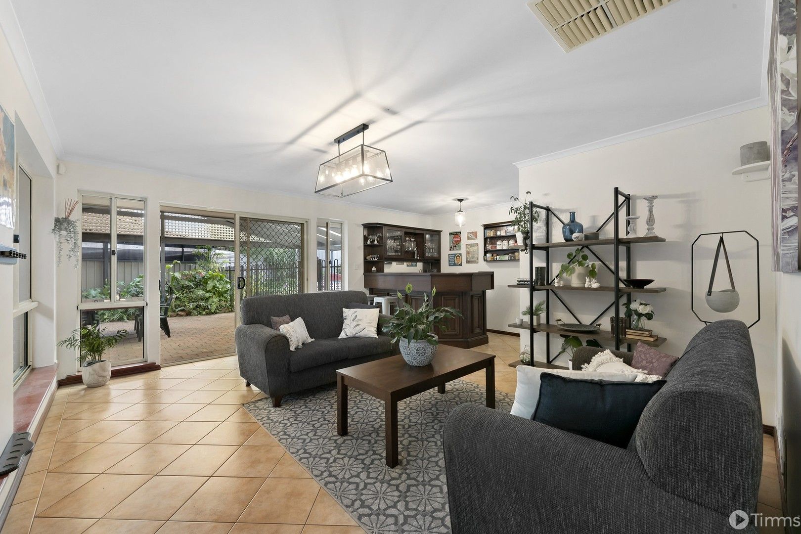 5 bedrooms House in 24 Pegasus Drive WOODCROFT SA, 5162