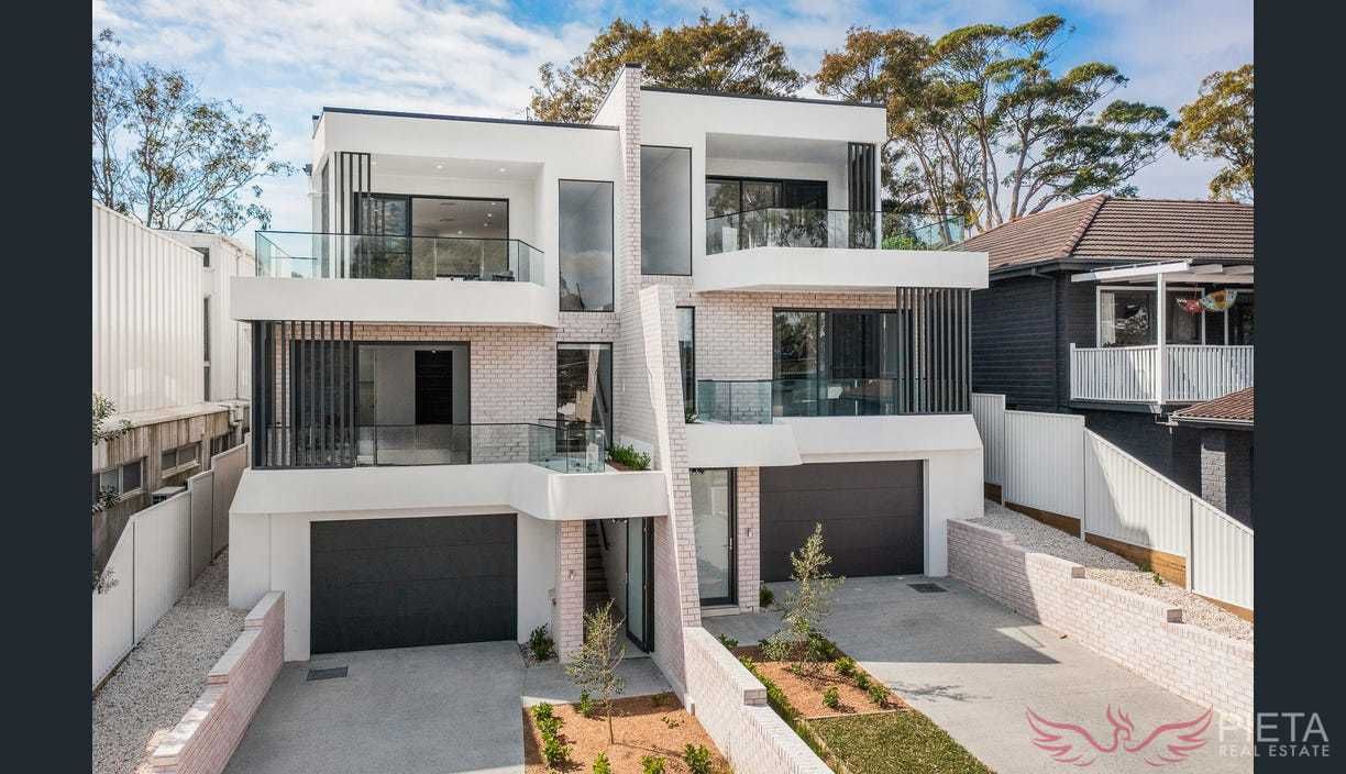 4 bedrooms House in 8B Yowie Avenue CARINGBAH SOUTH NSW, 2229