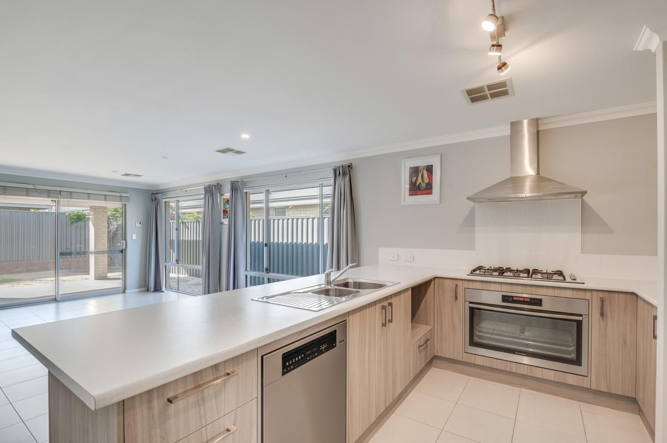 4 bedrooms House in 13 Topiary Avenue PIARA WATERS WA, 6112