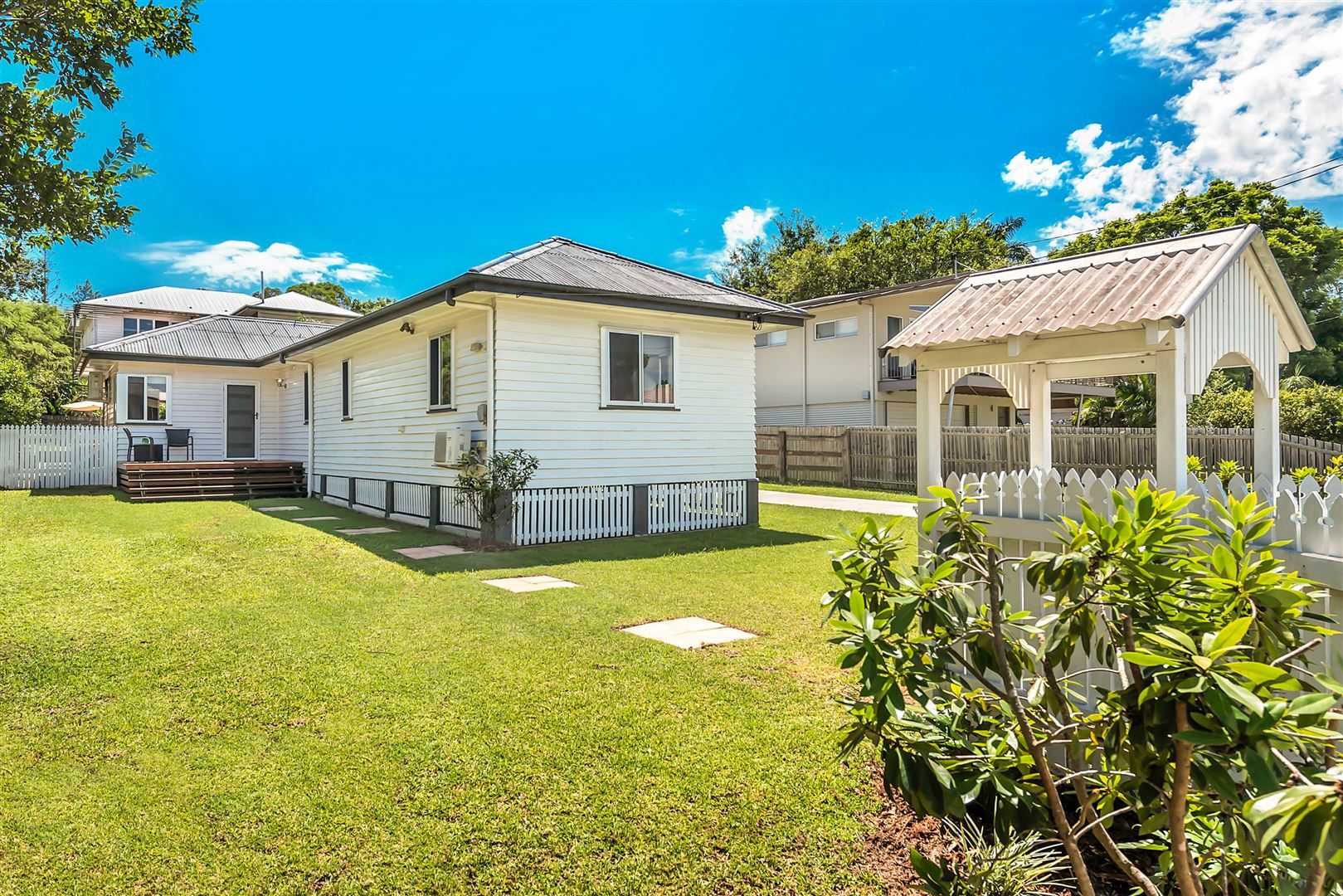 17 Lancelot Street, Tennyson QLD 4105, Image 2