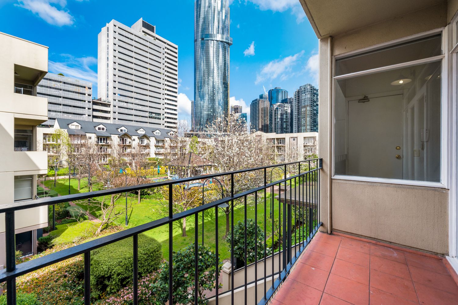 2 bedrooms Apartment / Unit / Flat in 133/120 Sturt  Street SOUTHBANK VIC, 3006