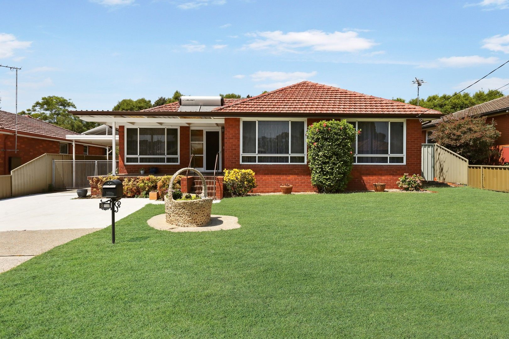 4 bedrooms House in 8 Silverwater Crescent MIRANDA NSW, 2228