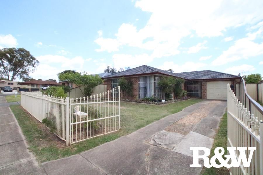 4 bedrooms House in 30 Nicolaidis Crescent ROOTY HILL NSW, 2766