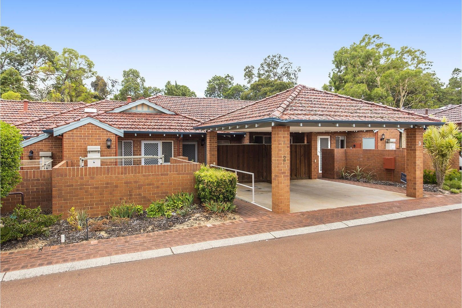 2 bedrooms Villa in 2/138 Lewis Road FORRESTFIELD WA, 6058