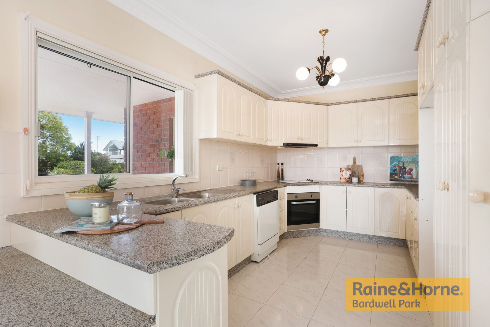 50 Earlwood Crescent, Bardwell Park NSW 2207, Image 2