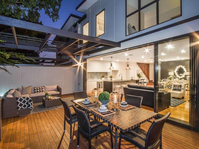 3 bedrooms Townhouse in 3/11 Walter St BULIMBA QLD, 4171