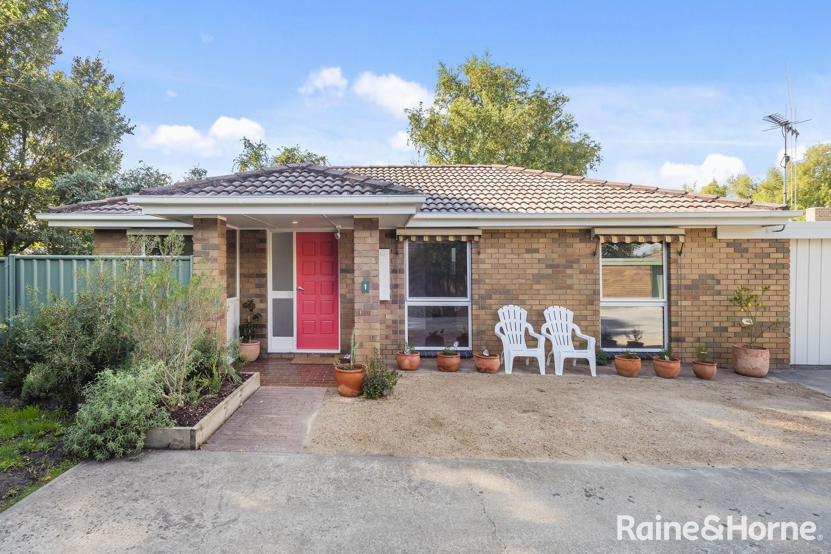 1/15-17 Maxwell Street, Kyneton VIC 3444, Image 1