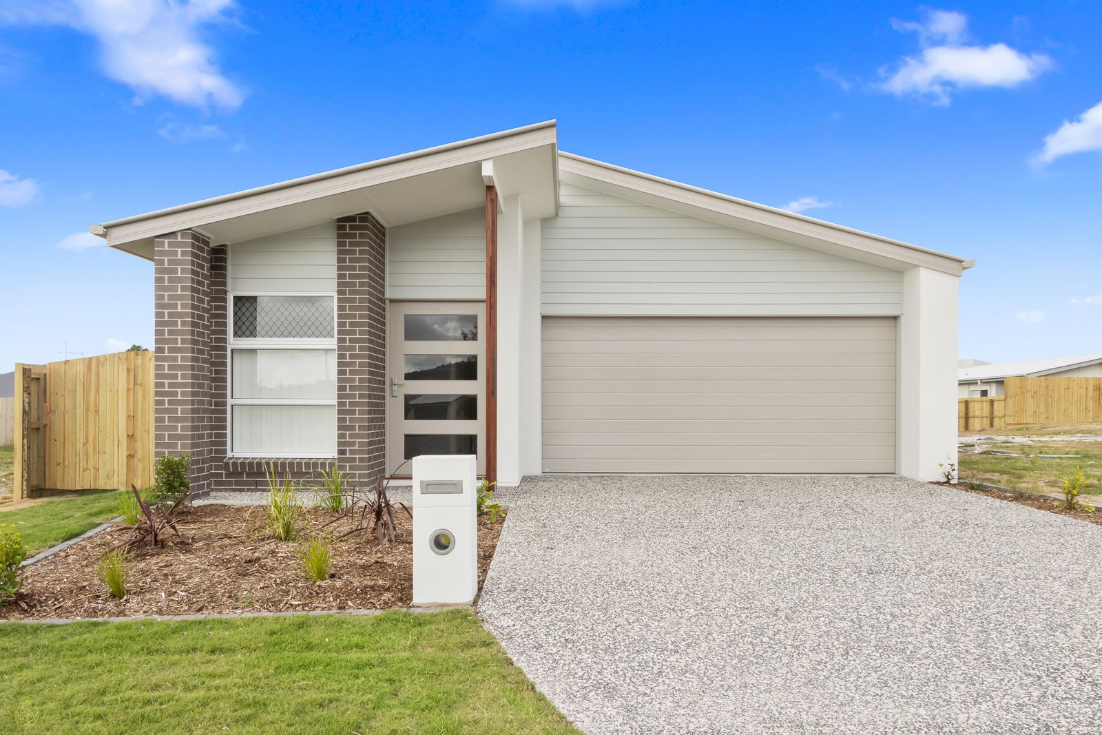 4 bedrooms House in 21 Hamersley Street PIMPAMA QLD, 4209