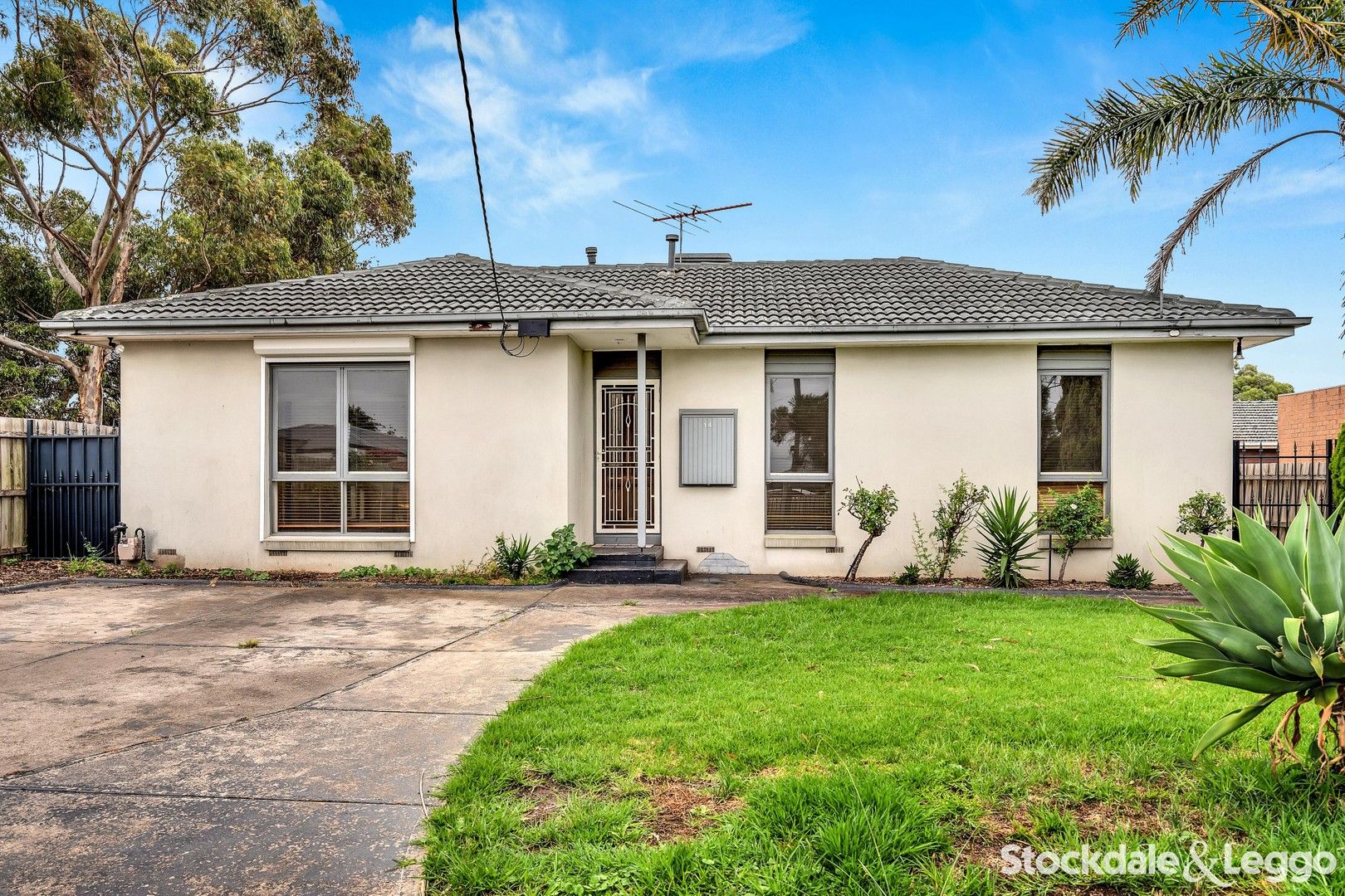 3 bedrooms House in 14 Pines Way CRAIGIEBURN VIC, 3064