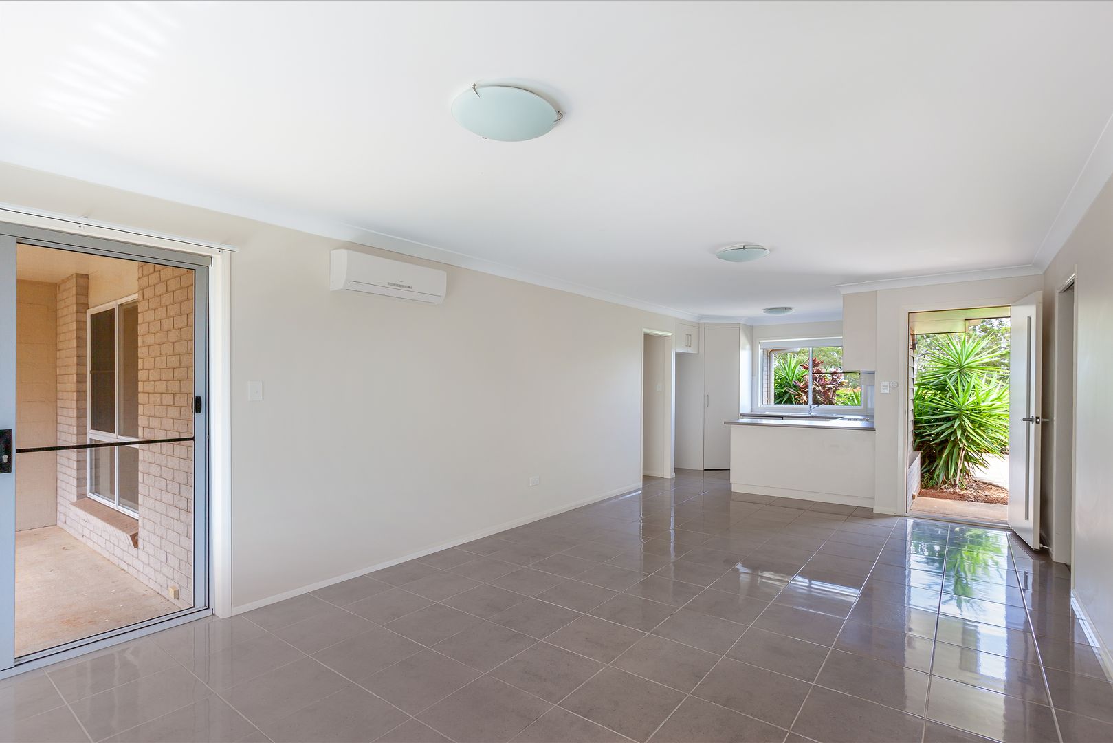 2/10 Coverack Street, Kleinton QLD 4352, Image 2