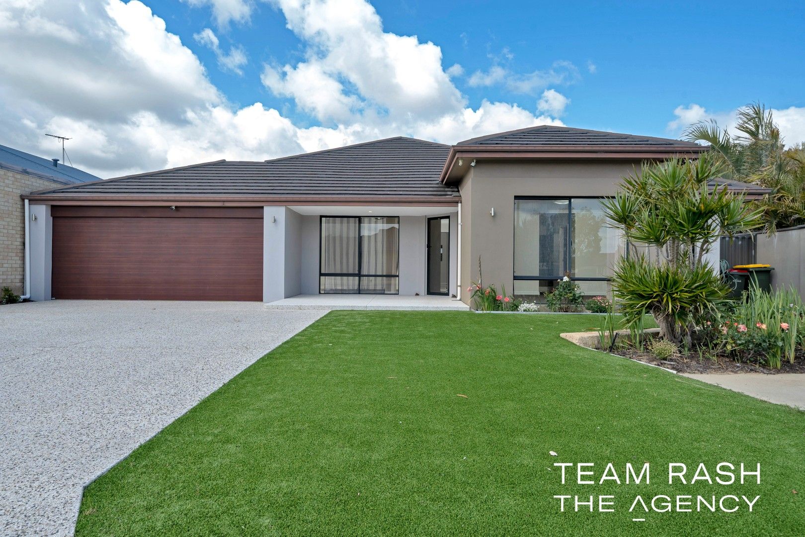4 bedrooms House in 24 Sunstone Drive WELLARD WA, 6170