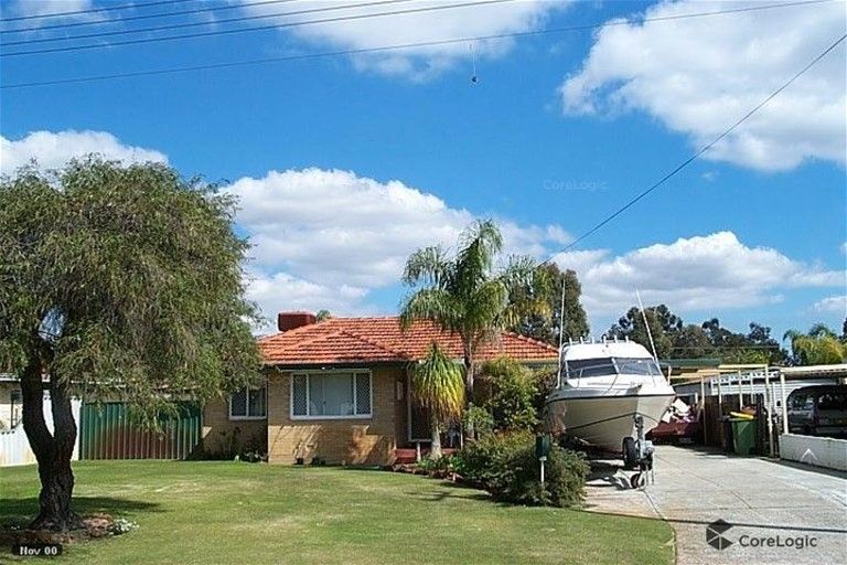3 bedrooms House in 39 broookman avenue LANGFORD WA, 6147
