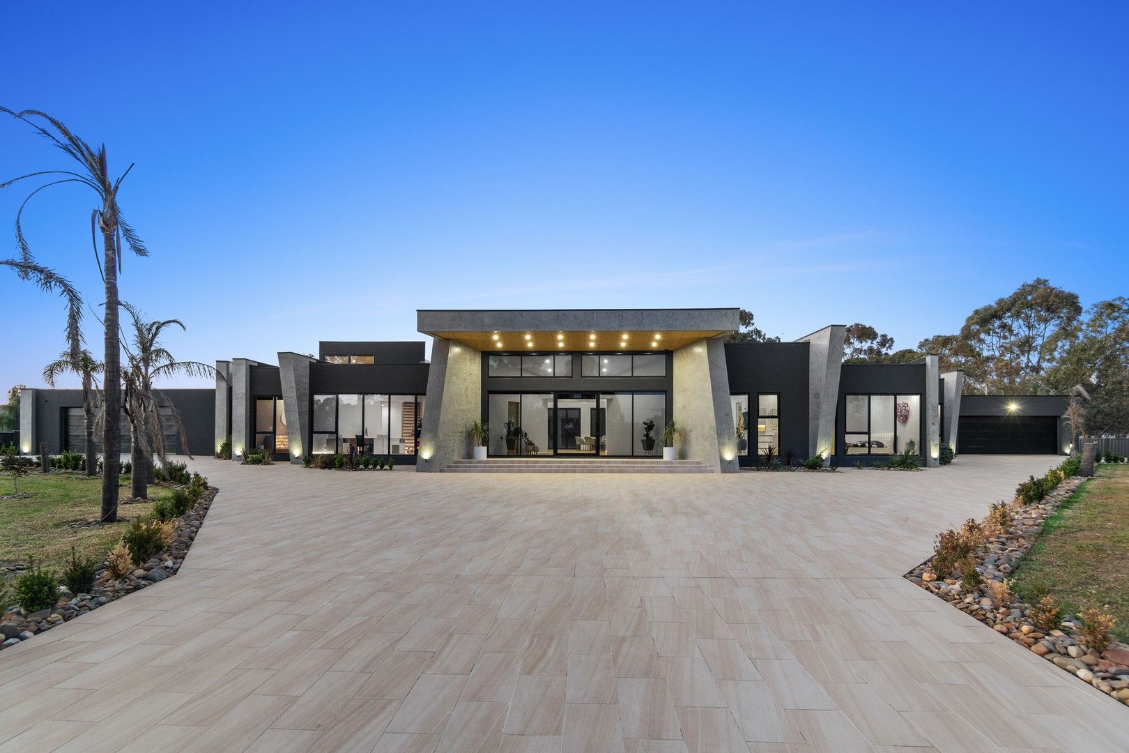 6 bedrooms House in 1190 Somerton Road OAKLANDS JUNCTION VIC, 3063