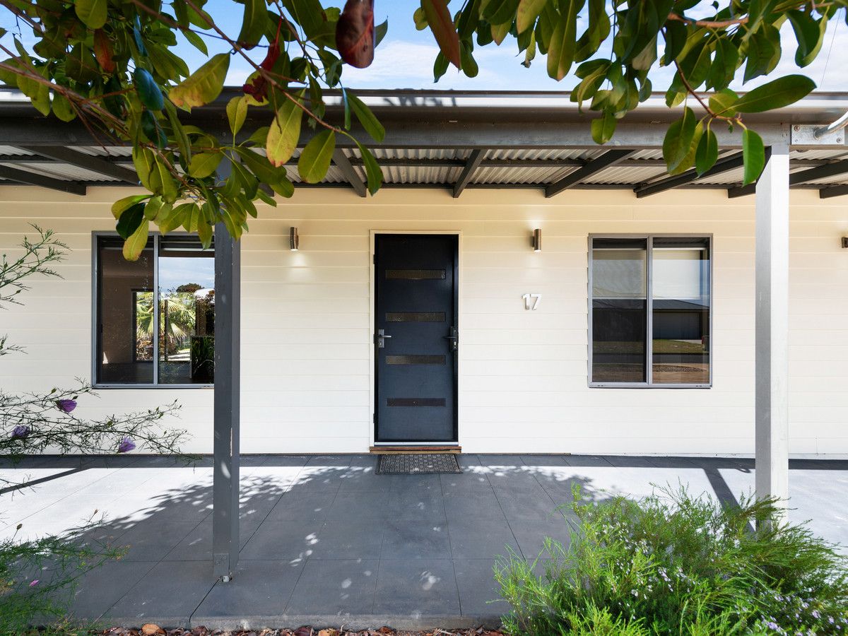 3 bedrooms House in 17 Seagull Avenue METUNG VIC, 3904