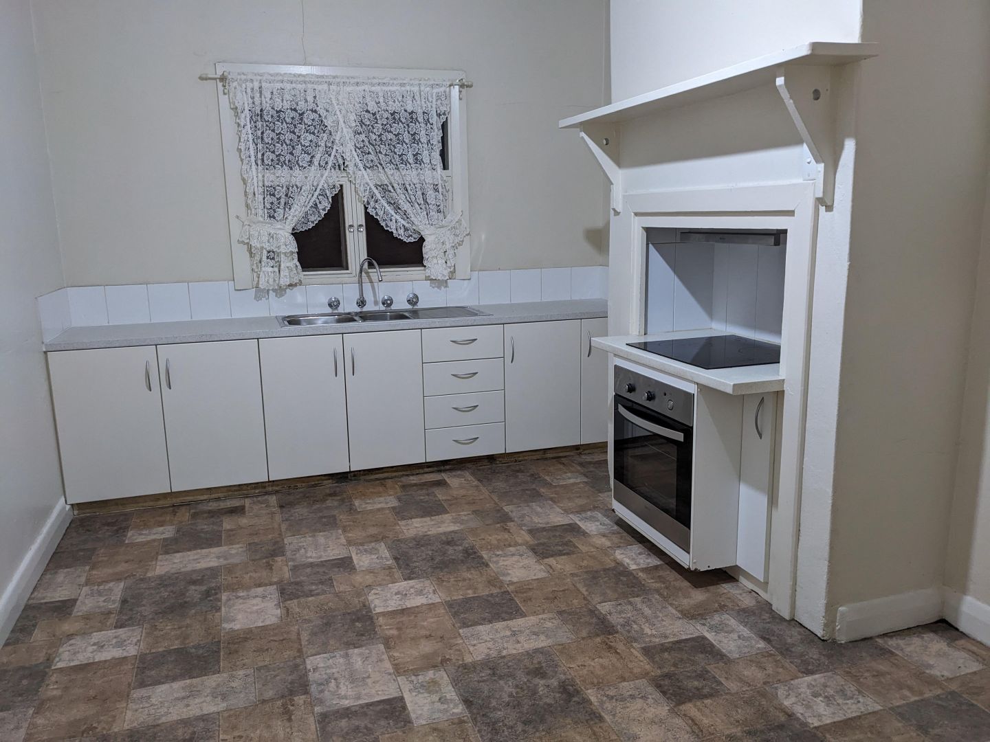 15 b Street, Tailem Bend SA 5260 House For Rent 340 Domain