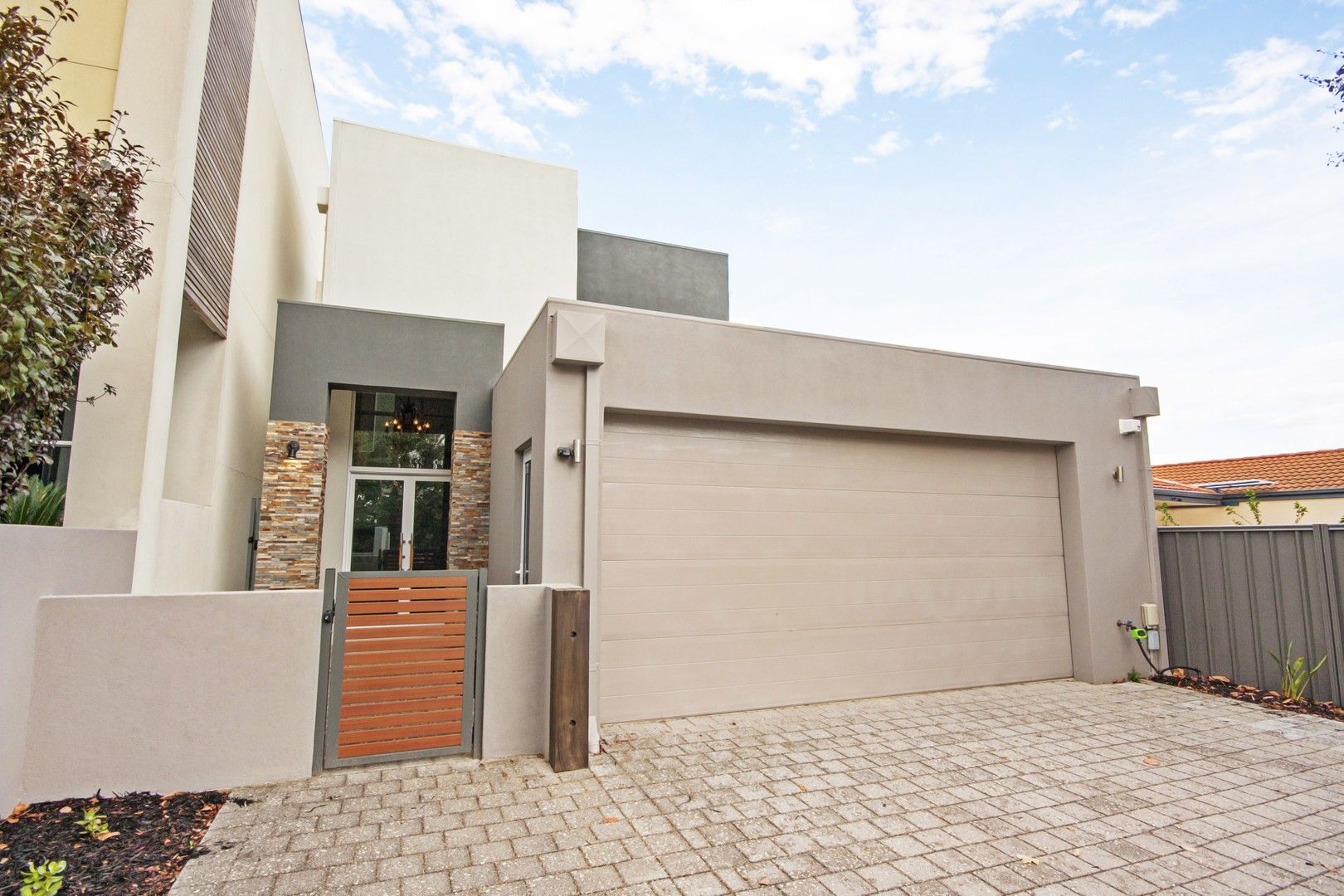 4 bedrooms House in 22B Ardessie Street ARDROSS WA, 6153